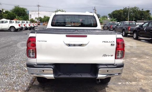 Acheter Import Voiture Toyota Hilux Blanc à Abou Deia, Salamat Acheter Import Voiture Toyota Hilux Blanc à Abou Deia, Salamat