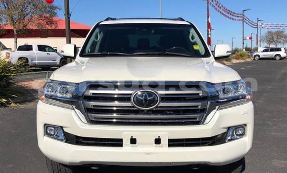 Acheter Occasion Voiture Toyota Land Cruiser Blanc à N'Djamena, Chari-Baguirmi Acheter Occasion Voiture Toyota Land Cruiser Blanc à N'Djamena, Chari-Baguirmi