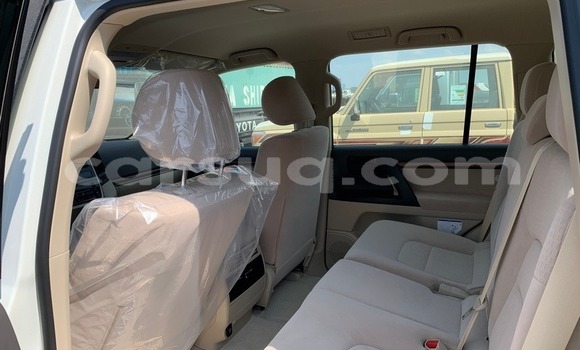 Acheter Neuf Voiture Toyota Land Cruiser Blanc à Import - Dubai, Barh el Gazel Acheter Neuf Voiture Toyota Land Cruiser Blanc à Import - Dubai, Barh el Gazel
