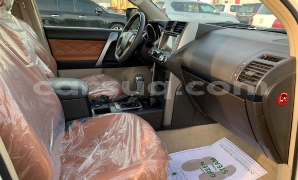 Acheter Import Voiture Toyota Land Cruiser Prado Blanc à N'Djamena, Chari-Baguirmi Acheter Import Voiture Toyota Land Cruiser Prado Blanc à N'Djamena, Chari-Baguirmi