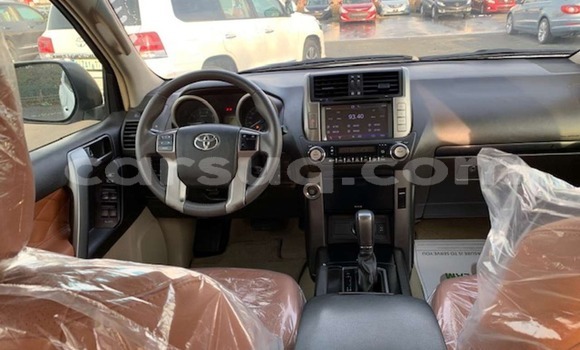 Acheter Import Voiture Toyota Land Cruiser Prado Blanc à N'Djamena, Chari-Baguirmi Acheter Import Voiture Toyota Land Cruiser Prado Blanc à N'Djamena, Chari-Baguirmi