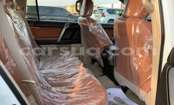 Acheter Import Voiture Toyota Land Cruiser Prado Blanc à N'Djamena, Chari-Baguirmi Acheter Import Voiture Toyota Land Cruiser Prado Blanc à N'Djamena, Chari-Baguirmi