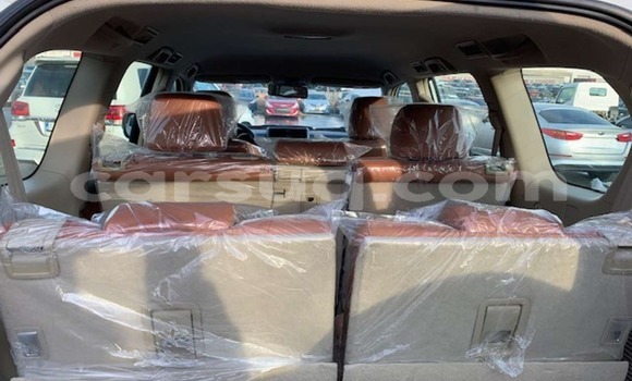 Acheter Import Voiture Toyota Land Cruiser Prado Blanc à N'Djamena, Chari-Baguirmi Acheter Import Voiture Toyota Land Cruiser Prado Blanc à N'Djamena, Chari-Baguirmi