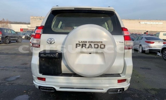 Acheter Import Voiture Toyota Land Cruiser Prado Blanc à N'Djamena, Chari-Baguirmi Acheter Import Voiture Toyota Land Cruiser Prado Blanc à N'Djamena, Chari-Baguirmi