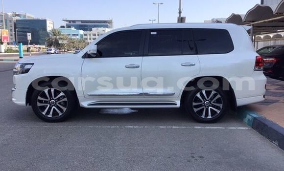 Acheter Occasion Voiture Toyota Land Cruiser Blanc à N'Djamena, Chari-Baguirmi Acheter Occasion Voiture Toyota Land Cruiser Blanc à N'Djamena, Chari-Baguirmi