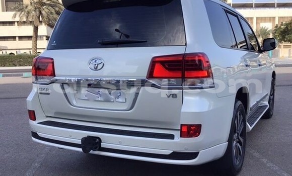 Acheter Occasion Voiture Toyota Land Cruiser Blanc à N'Djamena, Chari-Baguirmi Acheter Occasion Voiture Toyota Land Cruiser Blanc à N'Djamena, Chari-Baguirmi