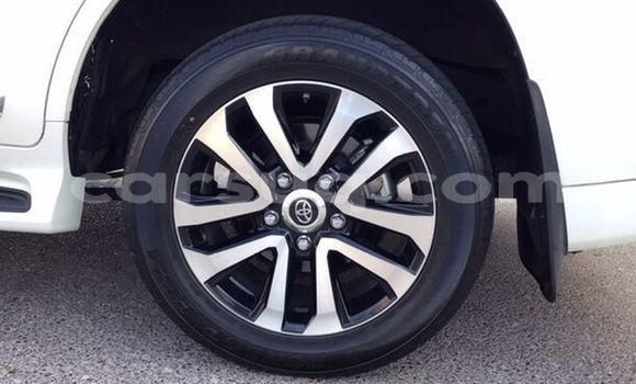 Acheter Occasion Voiture Toyota Land Cruiser Blanc à N'Djamena, Chari-Baguirmi Acheter Occasion Voiture Toyota Land Cruiser Blanc à N'Djamena, Chari-Baguirmi