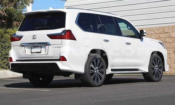 Acheter Import Voiture Lexus LX 570 Blanc à Adre, Ouaddai Acheter Import Voiture Lexus LX 570 Blanc à Adre, Ouaddai