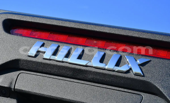 Acheter Occasion Voiture Toyota Hilux Beige à N'Djamena, Chari-Baguirmi Acheter Occasion Voiture Toyota Hilux Beige à N'Djamena, Chari-Baguirmi