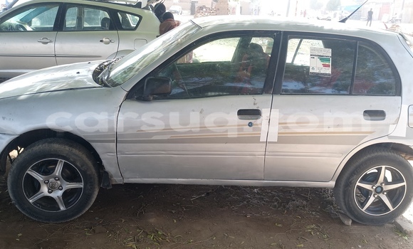 Acheter Occasion Voiture Toyota Starlet Gris à N'Djamena, Chari-Baguirmi
