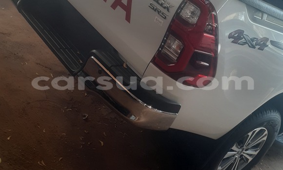 Acheter Neuf Voiture Toyota Hilux Blanc à N'Djamena, Chari-Baguirmi Acheter Neuf Voiture Toyota Hilux Blanc à N'Djamena, Chari-Baguirmi