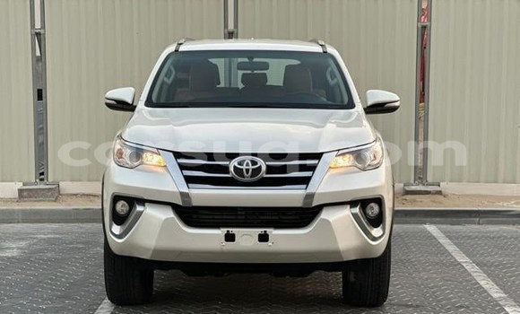 Acheter Occasion Voiture Toyota Fortuner Blanc à N'Djamena, Chari-Baguirmi Acheter Occasion Voiture Toyota Fortuner Blanc à N'Djamena, Chari-Baguirmi