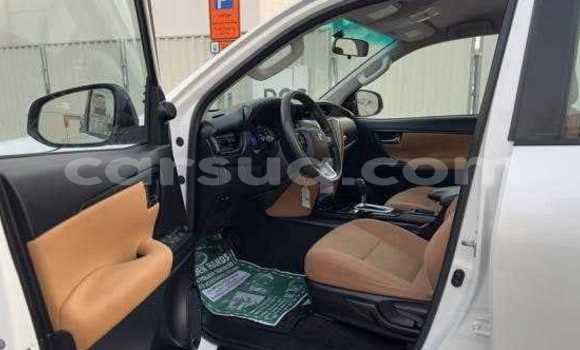 Acheter Occasion Voiture Toyota Fortuner Blanc à N'Djamena, Chari-Baguirmi Acheter Occasion Voiture Toyota Fortuner Blanc à N'Djamena, Chari-Baguirmi