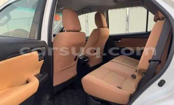 Acheter Occasion Voiture Toyota Fortuner Blanc à N'Djamena, Chari-Baguirmi Acheter Occasion Voiture Toyota Fortuner Blanc à N'Djamena, Chari-Baguirmi