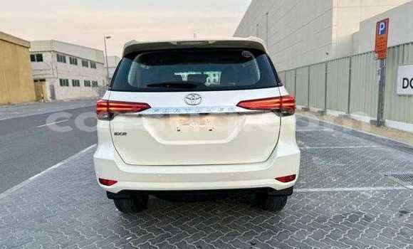 Acheter Occasion Voiture Toyota Fortuner Blanc à N'Djamena, Chari-Baguirmi Acheter Occasion Voiture Toyota Fortuner Blanc à N'Djamena, Chari-Baguirmi