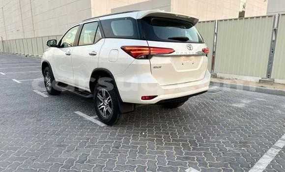 Acheter Occasion Voiture Toyota Fortuner Blanc à N'Djamena, Chari-Baguirmi Acheter Occasion Voiture Toyota Fortuner Blanc à N'Djamena, Chari-Baguirmi
