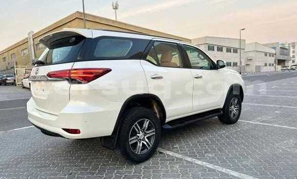 Acheter Occasion Voiture Toyota Fortuner Blanc à N'Djamena, Chari-Baguirmi Acheter Occasion Voiture Toyota Fortuner Blanc à N'Djamena, Chari-Baguirmi