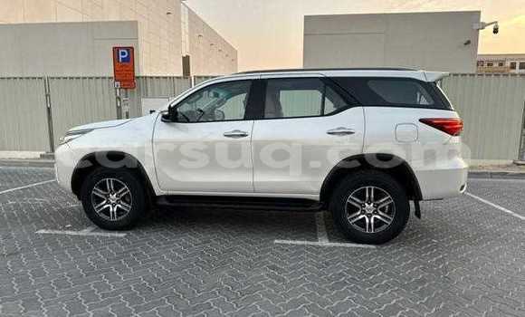 Acheter Occasion Voiture Toyota Fortuner Blanc à N'Djamena, Chari-Baguirmi Acheter Occasion Voiture Toyota Fortuner Blanc à N'Djamena, Chari-Baguirmi