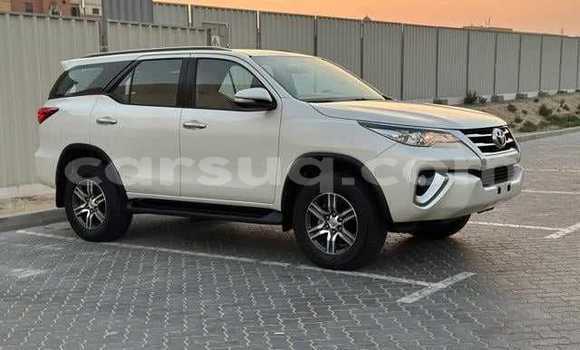 Acheter Occasion Voiture Toyota Fortuner Blanc à N'Djamena, Chari-Baguirmi Acheter Occasion Voiture Toyota Fortuner Blanc à N'Djamena, Chari-Baguirmi