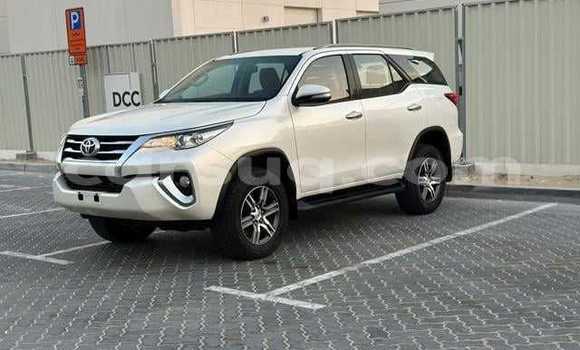 Acheter Occasion Voiture Toyota Fortuner Blanc à N'Djamena, Chari-Baguirmi Acheter Occasion Voiture Toyota Fortuner Blanc à N'Djamena, Chari-Baguirmi