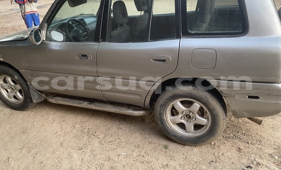 Acheter Occasion Voiture Toyota RAV4 Marron à N'Djamena, Chari-Baguirmi Acheter Occasion Voiture Toyota RAV4 Marron à N'Djamena, Chari-Baguirmi