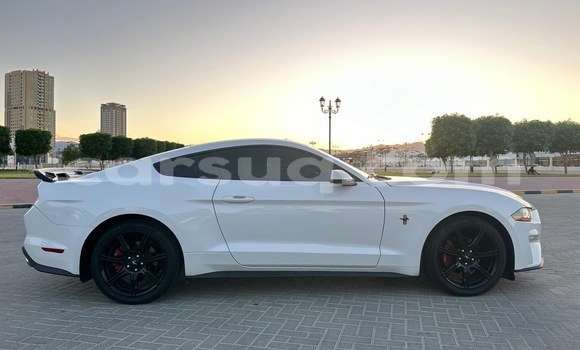 Acheter Occasion Voiture FORD MUSTANG Blanc à N'Djamena, Chari-Baguirmi Acheter Occasion Voiture FORD MUSTANG Blanc à N'Djamena, Chari-Baguirmi