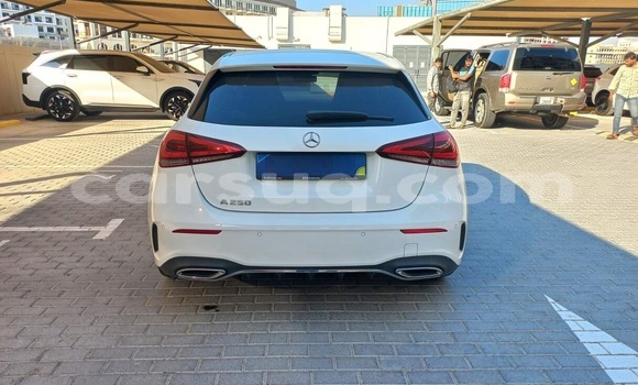 Acheter Occasion Voiture Mercedes-Benz A200 Blanc à N'Djamena, Chari-Baguirmi Acheter Occasion Voiture Mercedes-Benz A200 Blanc à N'Djamena, Chari-Baguirmi