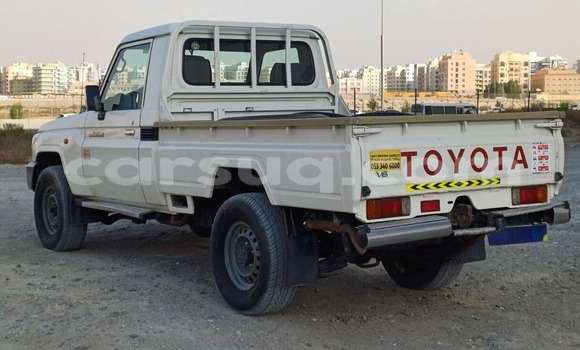 Acheter Occasion Voiture Toyota Land Cruiser Blanc à N'Djamena, Chari-Baguirmi Acheter Occasion Voiture Toyota Land Cruiser Blanc à N'Djamena, Chari-Baguirmi