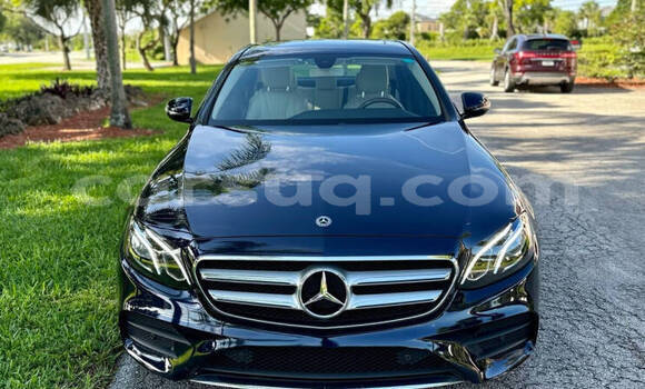 Acheter Occasion Voiture Mercedes-Benz E-Classe Bleu à N'Djamena, Chari-Baguirmi Acheter Occasion Voiture Mercedes-Benz E-Classe Bleu à N'Djamena, Chari-Baguirmi