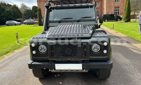 Buy Used Land Rover Defender Green Car in N'Djamena in Chari-Baguirmi Buy Used Land Rover Defender Green Car in N'Djamena in Chari-Baguirmi