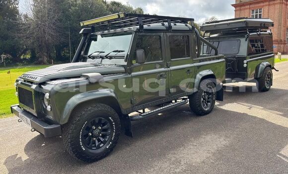 Buy Used Land Rover Defender Green Car in N'Djamena in Chari-Baguirmi Buy Used Land Rover Defender Green Car in N'Djamena in Chari-Baguirmi