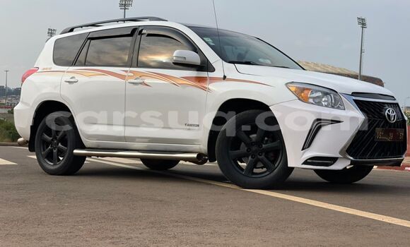 Acheter Occasion Voiture Toyota RAV4 Blanc à N'Djamena, Chari-Baguirmi Acheter Occasion Voiture Toyota RAV4 Blanc à N'Djamena, Chari-Baguirmi