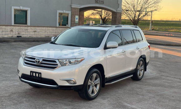 Acheter Occasion Voiture Toyota Highlander Blanc à N'Djamena, Chari-Baguirmi