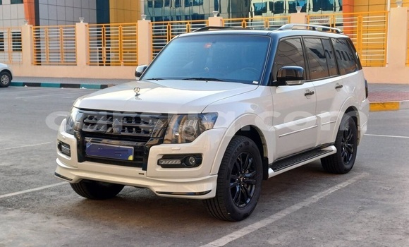 Acheter Occasion Voiture Mitsubishi Pajero Blanc à N'Djamena, Chari-Baguirmi Acheter Occasion Voiture Mitsubishi Pajero Blanc à N'Djamena, Chari-Baguirmi