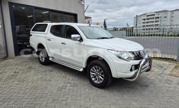 Acheter Occasion Voiture Mitsubishi Triton Blanc à N'Djamena, Chari-Baguirmi
