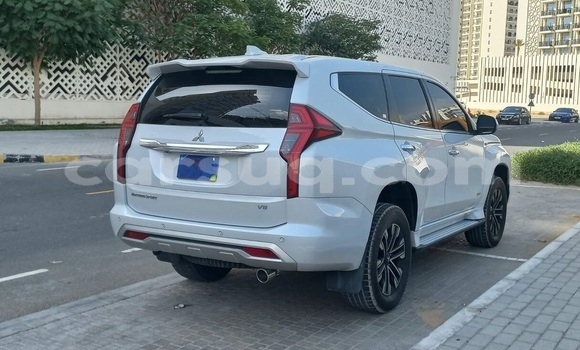 Acheter Occasion Voiture Mitsubishi Montero Sport Blanc à N'Djamena, Chari-Baguirmi Acheter Occasion Voiture Mitsubishi Montero Sport Blanc à N'Djamena, Chari-Baguirmi