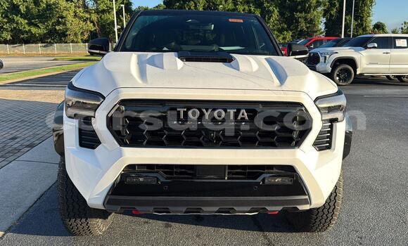 Acheter Occasion Voiture Toyota Tacoma Blanc à N'Djamena, Chari-Baguirmi Acheter Occasion Voiture Toyota Tacoma Blanc à N'Djamena, Chari-Baguirmi