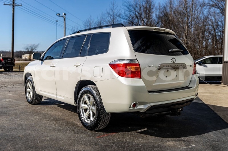 Big with watermark toyota highlander chari baguirmi n djamena 4222