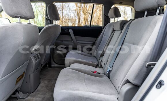 Acheter Occasion Voiture Toyota Highlander Blanc à N'Djamena, Chari-Baguirmi Acheter Occasion Voiture Toyota Highlander Blanc à N'Djamena, Chari-Baguirmi