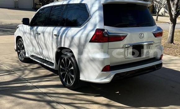 Acheter Occasion Voiture Lexus LX 570 Blanc à Abéché, Ouaddai Region Acheter Occasion Voiture Lexus LX 570 Blanc à Abéché, Ouaddai Region