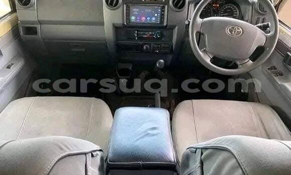 Acheter Occasion Voiture Toyota Land Cruiser Beige à Moundou, Logone Occidental Region Acheter Occasion Voiture Toyota Land Cruiser Beige à Moundou, Logone Occidental Region
