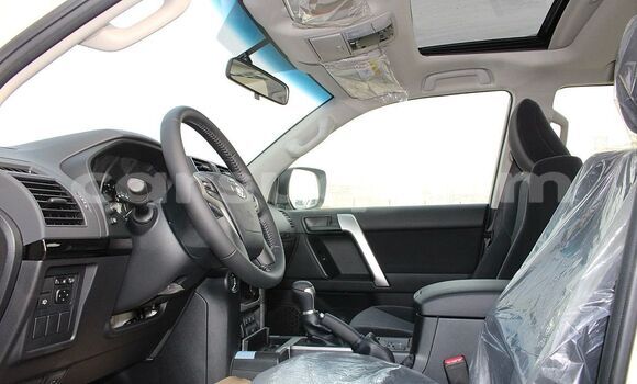 Acheter Occasion Voiture Toyota Land Cruiser Prado Blanc à N'Djamena, Chari-Baguirmi Acheter Occasion Voiture Toyota Land Cruiser Prado Blanc à N'Djamena, Chari-Baguirmi