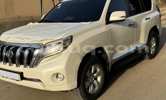Acheter Occasion Voiture Toyota Land Cruiser Prado Blanc à N'Djamena, Chari-Baguirmi