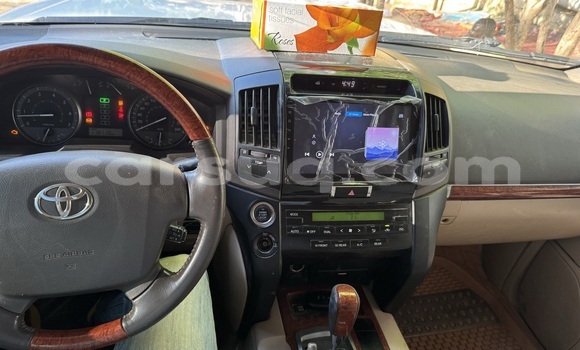 Acheter Occasion Voiture Toyota Land Cruiser Blanc à N'Djamena, Chari-Baguirmi Acheter Occasion Voiture Toyota Land Cruiser Blanc à N'Djamena, Chari-Baguirmi