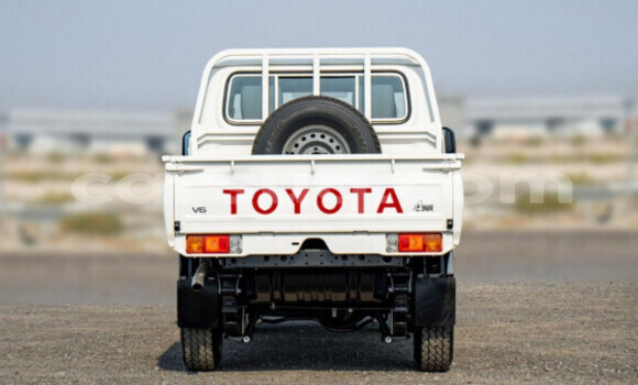 Acheter Occasion Voiture Toyota Land Cruiser Blanc à N'Djamena, Chari-Baguirmi Acheter Occasion Voiture Toyota Land Cruiser Blanc à N'Djamena, Chari-Baguirmi