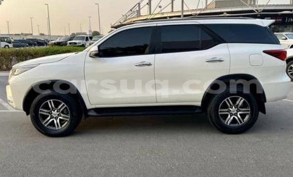 Acheter Occasion Voiture Toyota Fortuner Blanc à N'Djamena, Chari-Baguirmi Acheter Occasion Voiture Toyota Fortuner Blanc à N'Djamena, Chari-Baguirmi