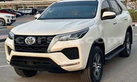 Acheter Occasion Voiture Toyota Fortuner Blanc à N'Djamena, Chari-Baguirmi Acheter Occasion Voiture Toyota Fortuner Blanc à N'Djamena, Chari-Baguirmi