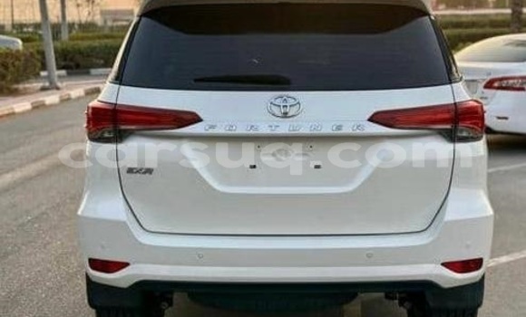 Acheter Occasion Voiture Toyota Fortuner Blanc à N'Djamena, Chari-Baguirmi Acheter Occasion Voiture Toyota Fortuner Blanc à N'Djamena, Chari-Baguirmi