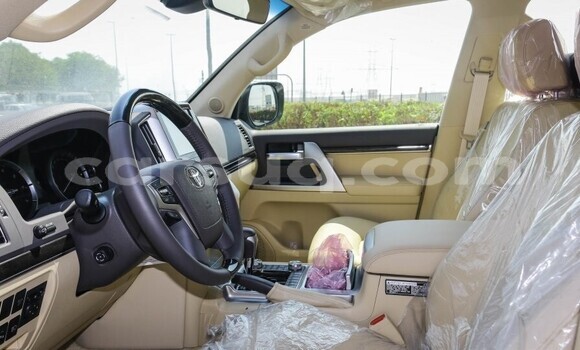 Acheter Occasion Voiture Toyota Land Cruiser Blanc à N'Djamena, Chari-Baguirmi Acheter Occasion Voiture Toyota Land Cruiser Blanc à N'Djamena, Chari-Baguirmi