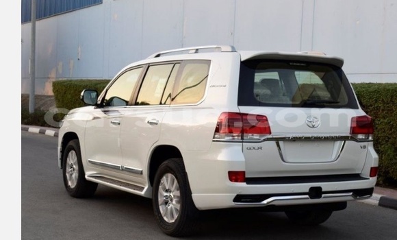 Acheter Occasion Voiture Toyota Land Cruiser Blanc à N'Djamena, Chari-Baguirmi Acheter Occasion Voiture Toyota Land Cruiser Blanc à N'Djamena, Chari-Baguirmi